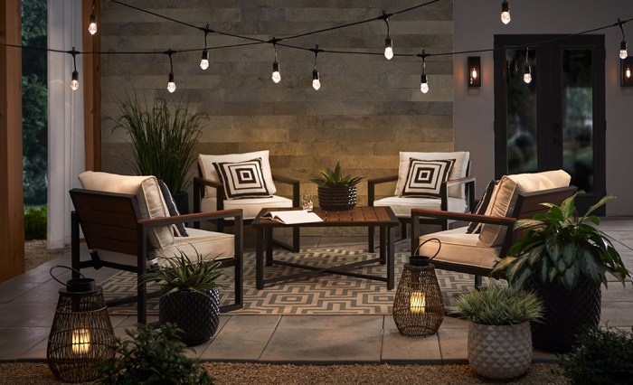 Outdoor decor for patio table